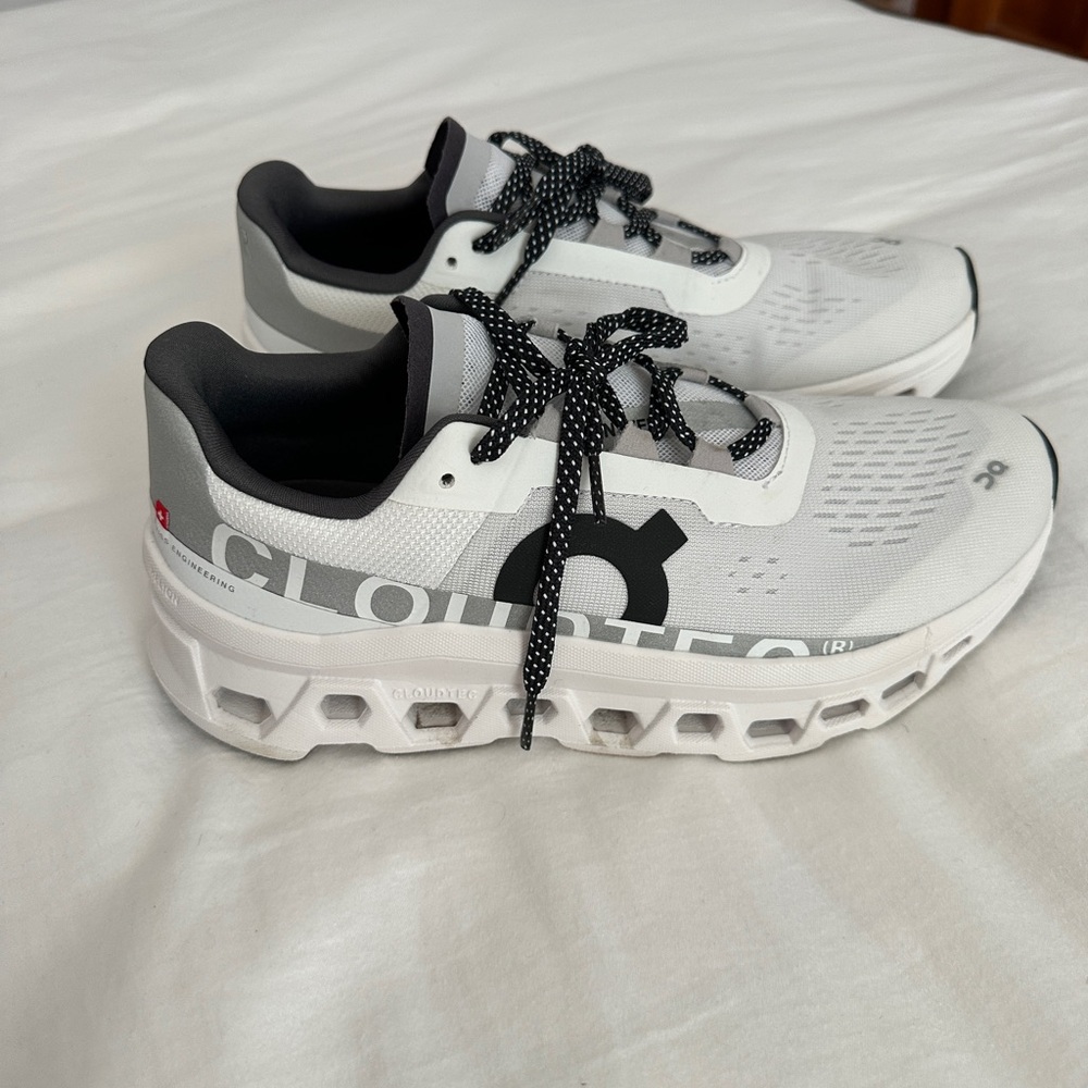 White and black On Cloudmonster